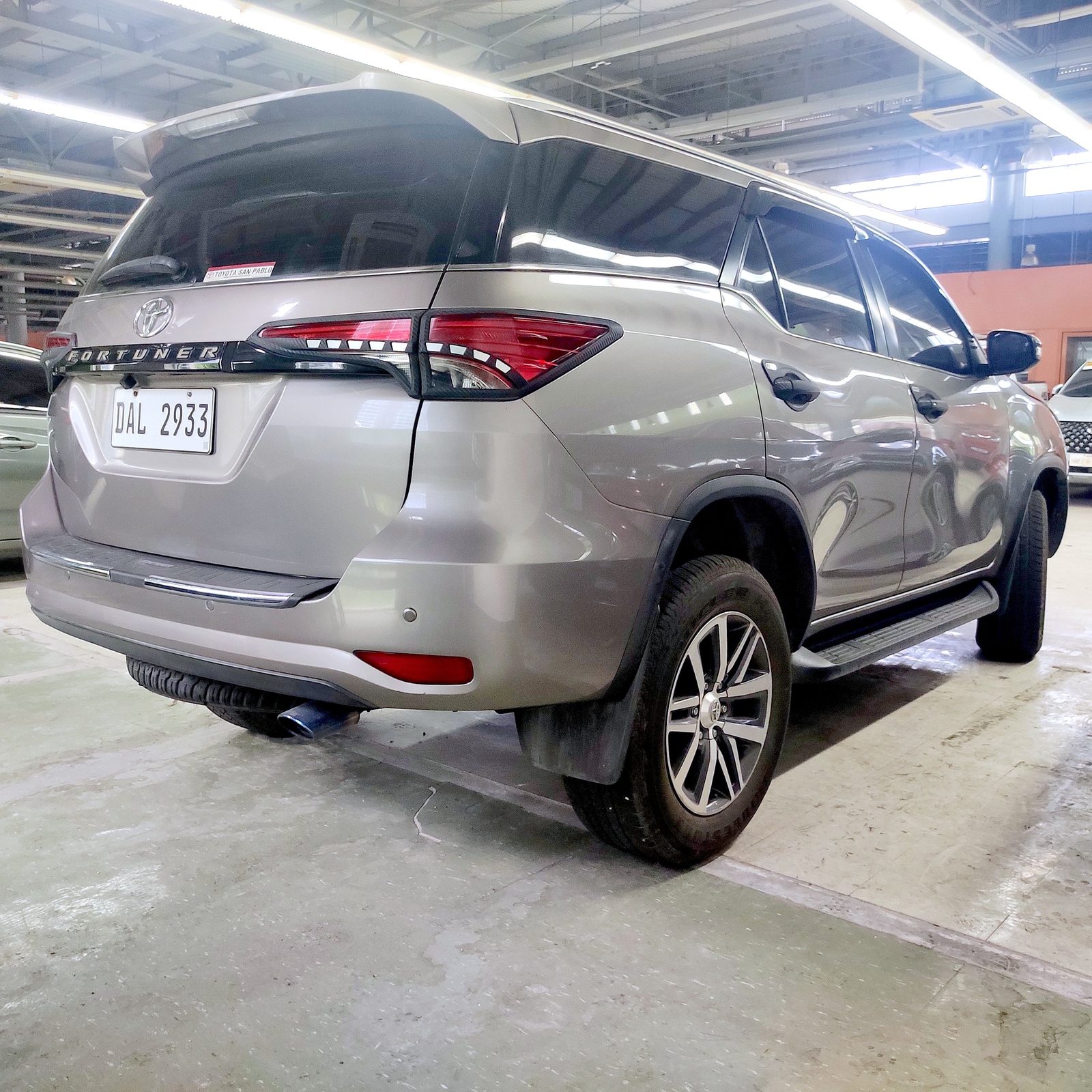 Toyota Fortuner photo 3